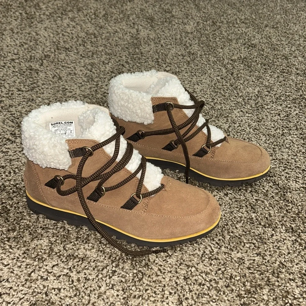 Sorel Winter Boots - Picture 3 of 4